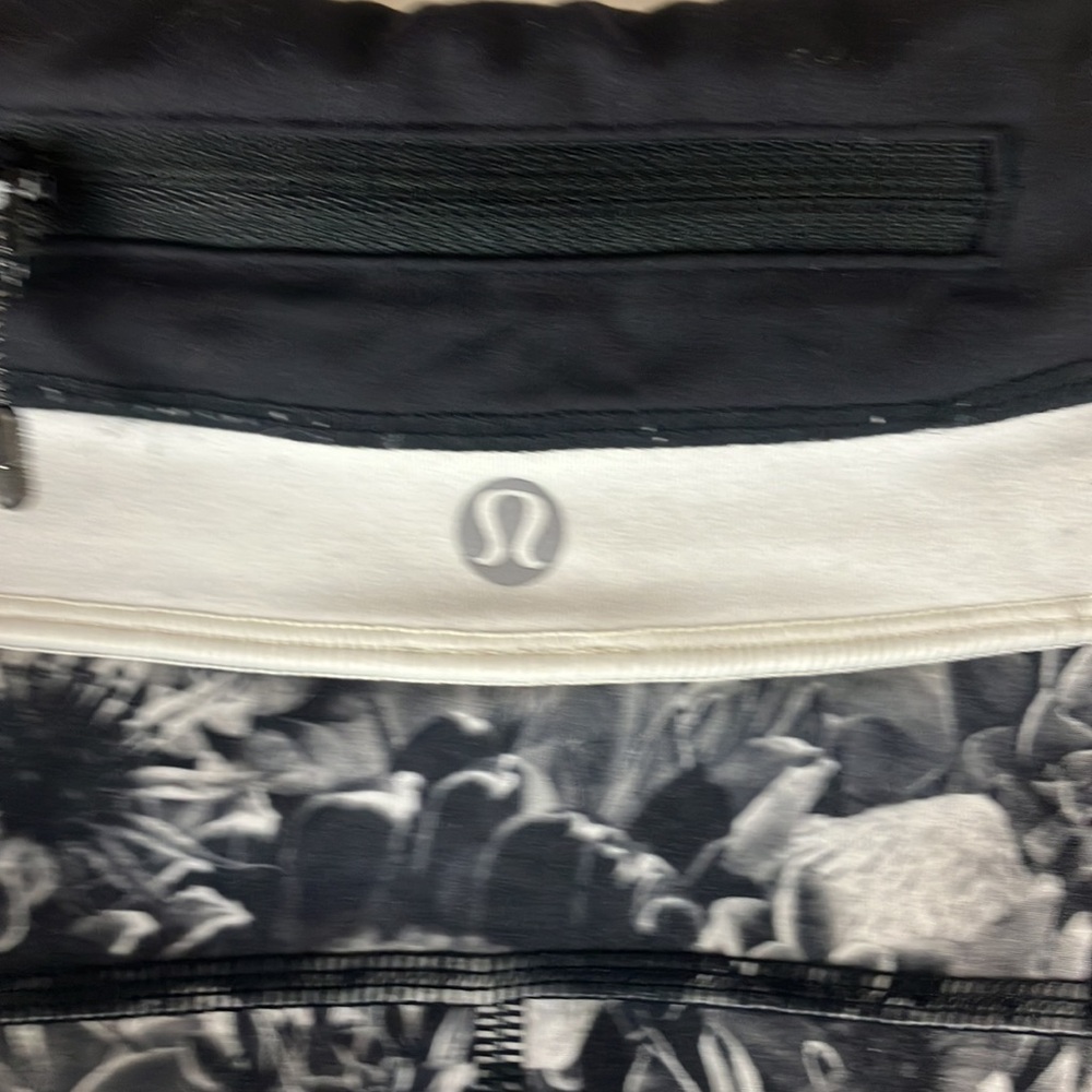 Lulu Lemon flowabunga floral cropped athletic leggings size 4 - Picture 6 of 9